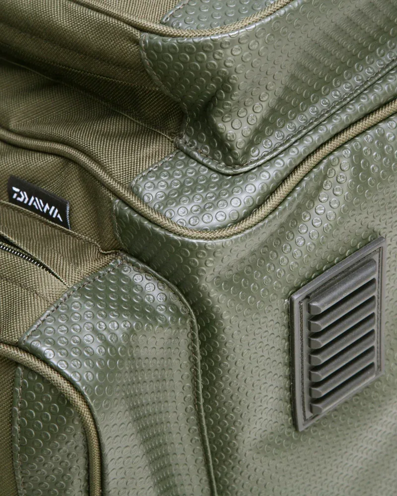 Daiwa Black Widow Carryall viehelaukku - Image 3