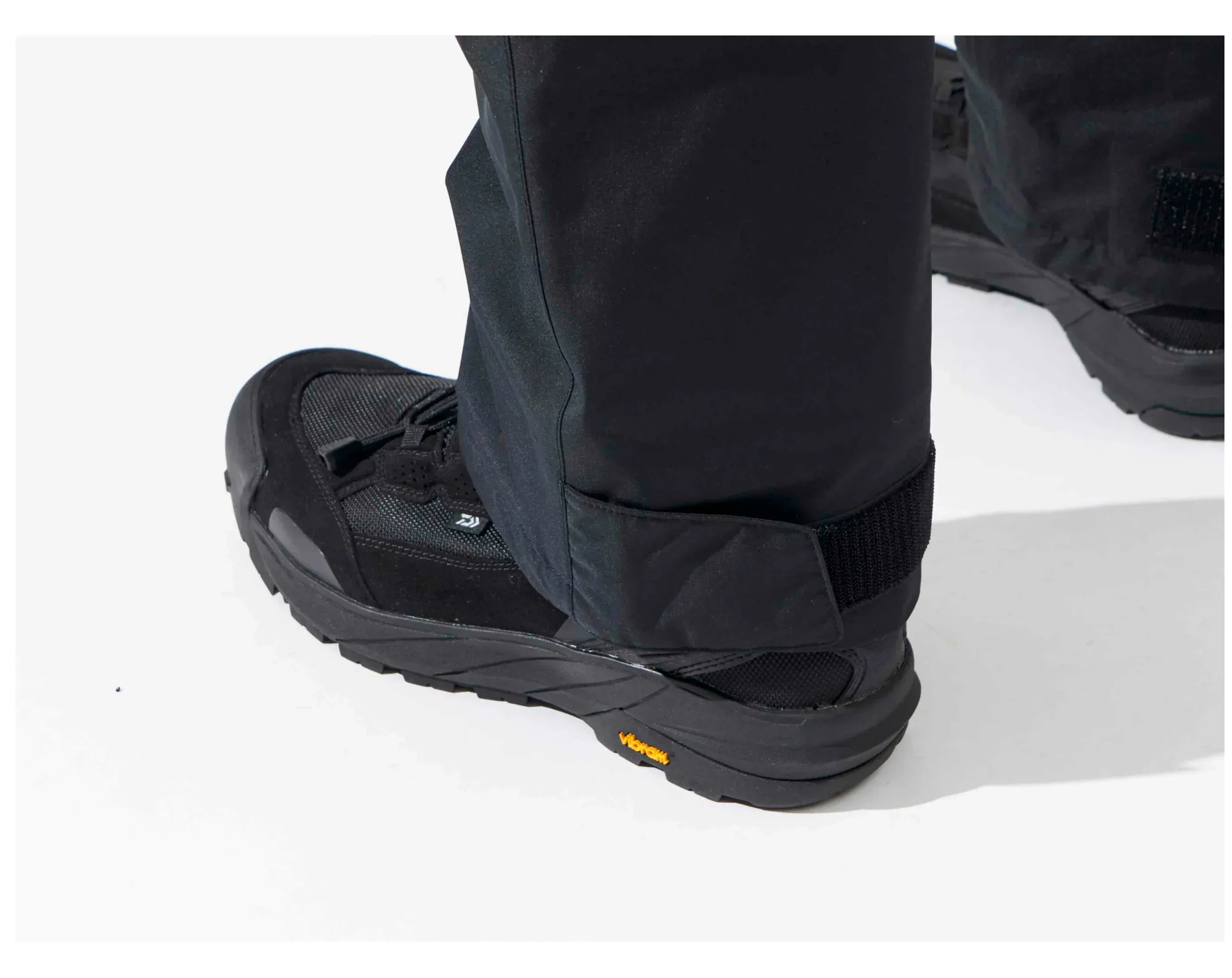Daiwa Gore-Tex Winter Black lämpöpuku - Image 4