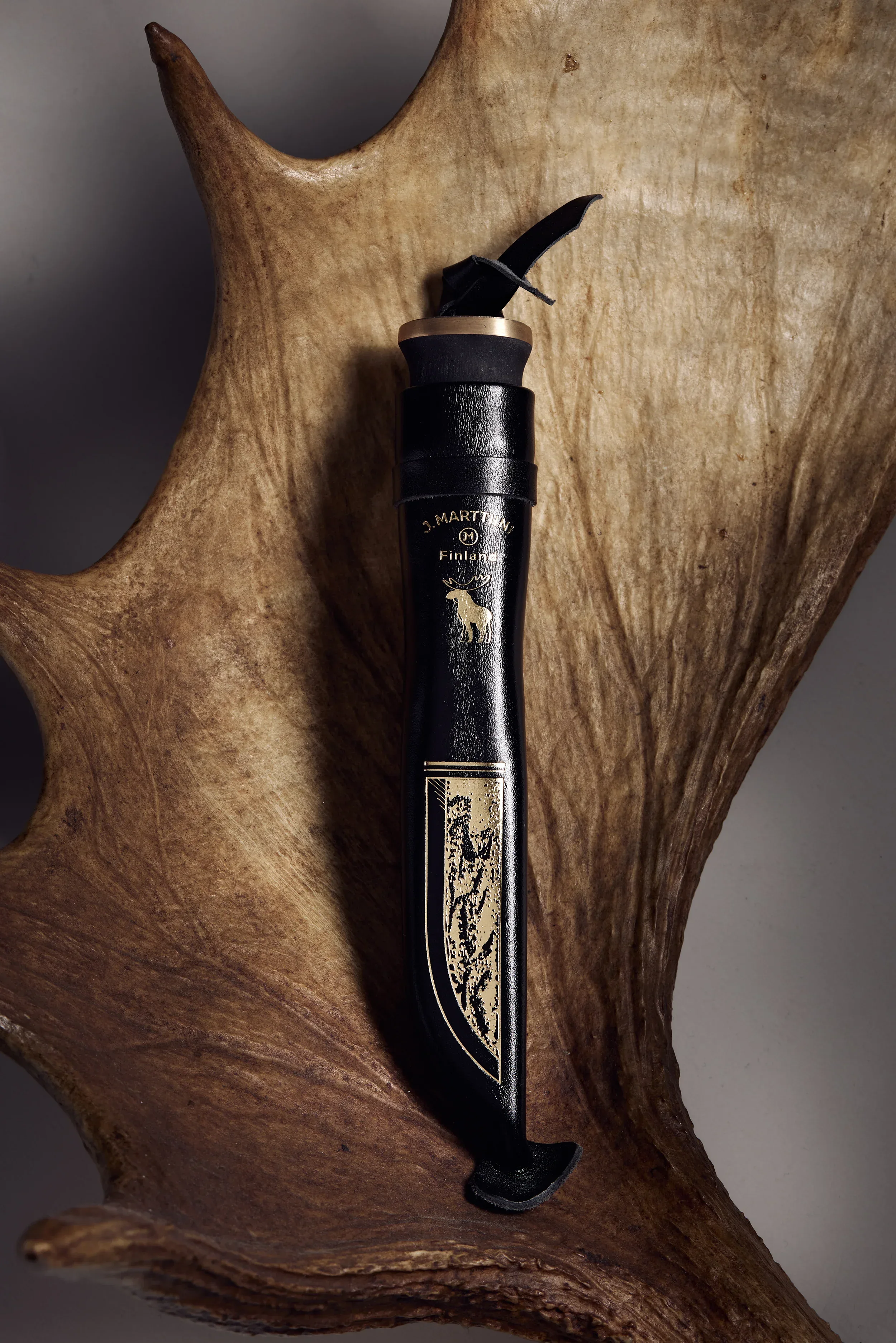 Marttiini Hirvi Black puukko lahjalaatikossa - Image 4