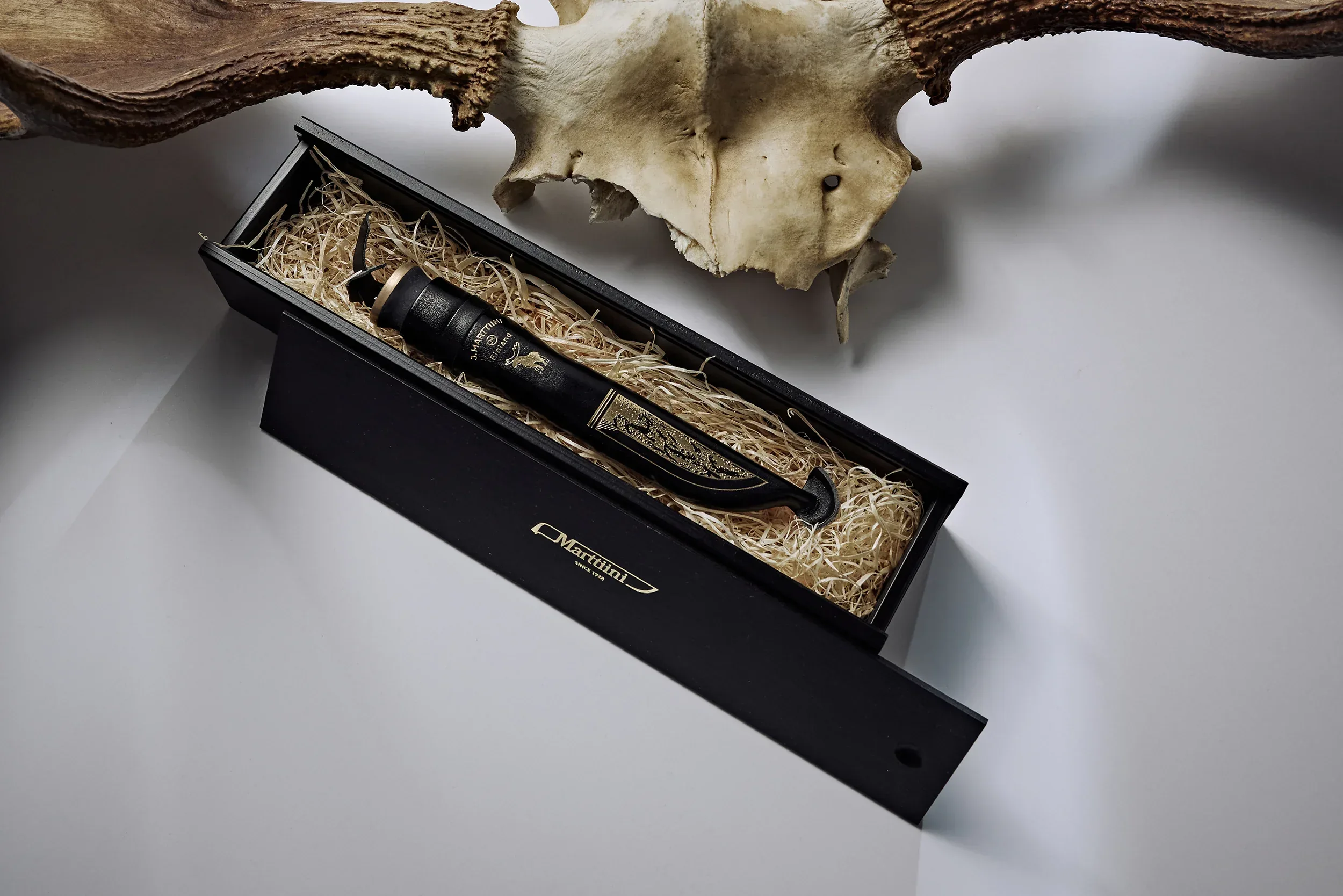 Marttiini Hirvi Black puukko lahjalaatikossa - Image 6
